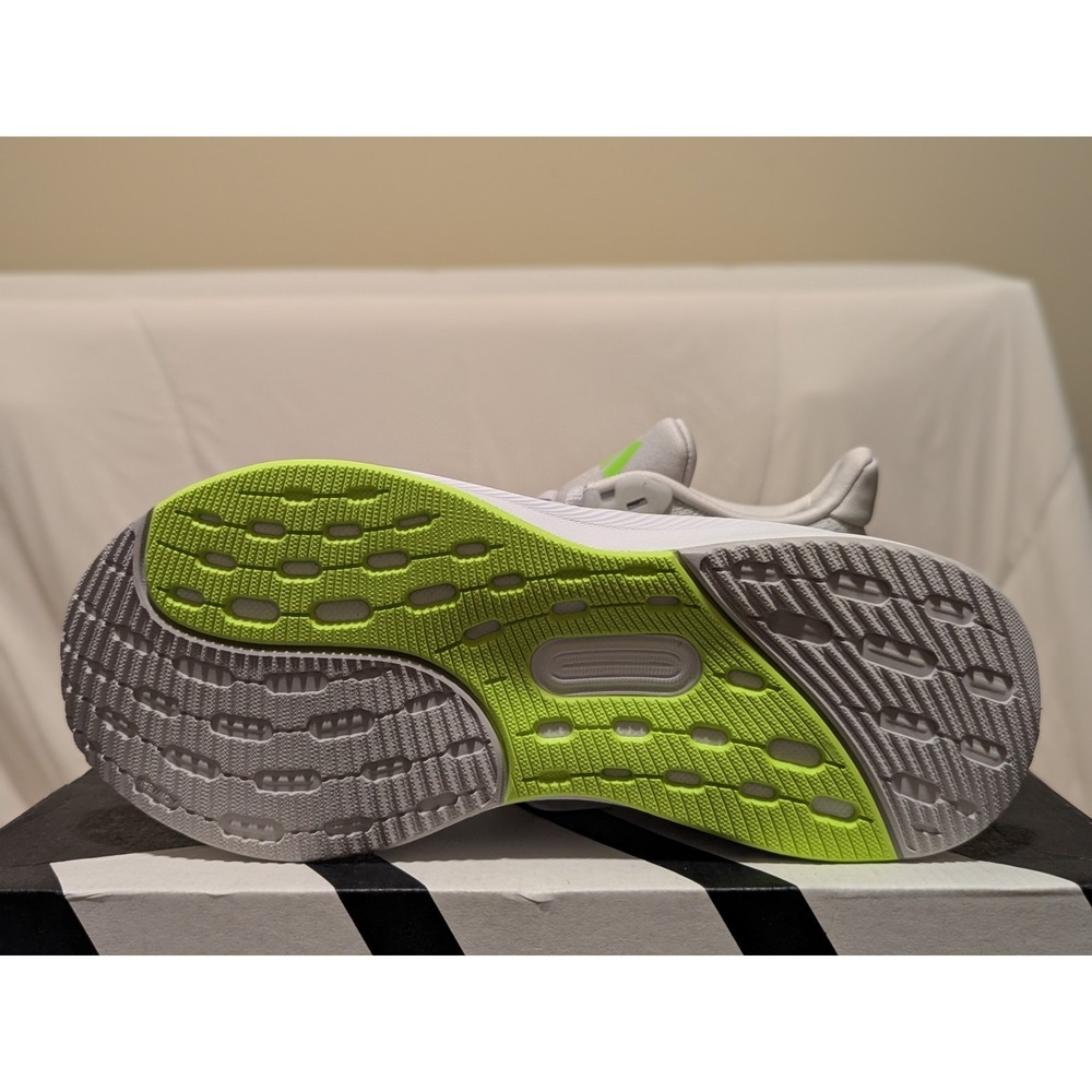 Adidas Ultra run Size 5Y - Picture 5 of 5